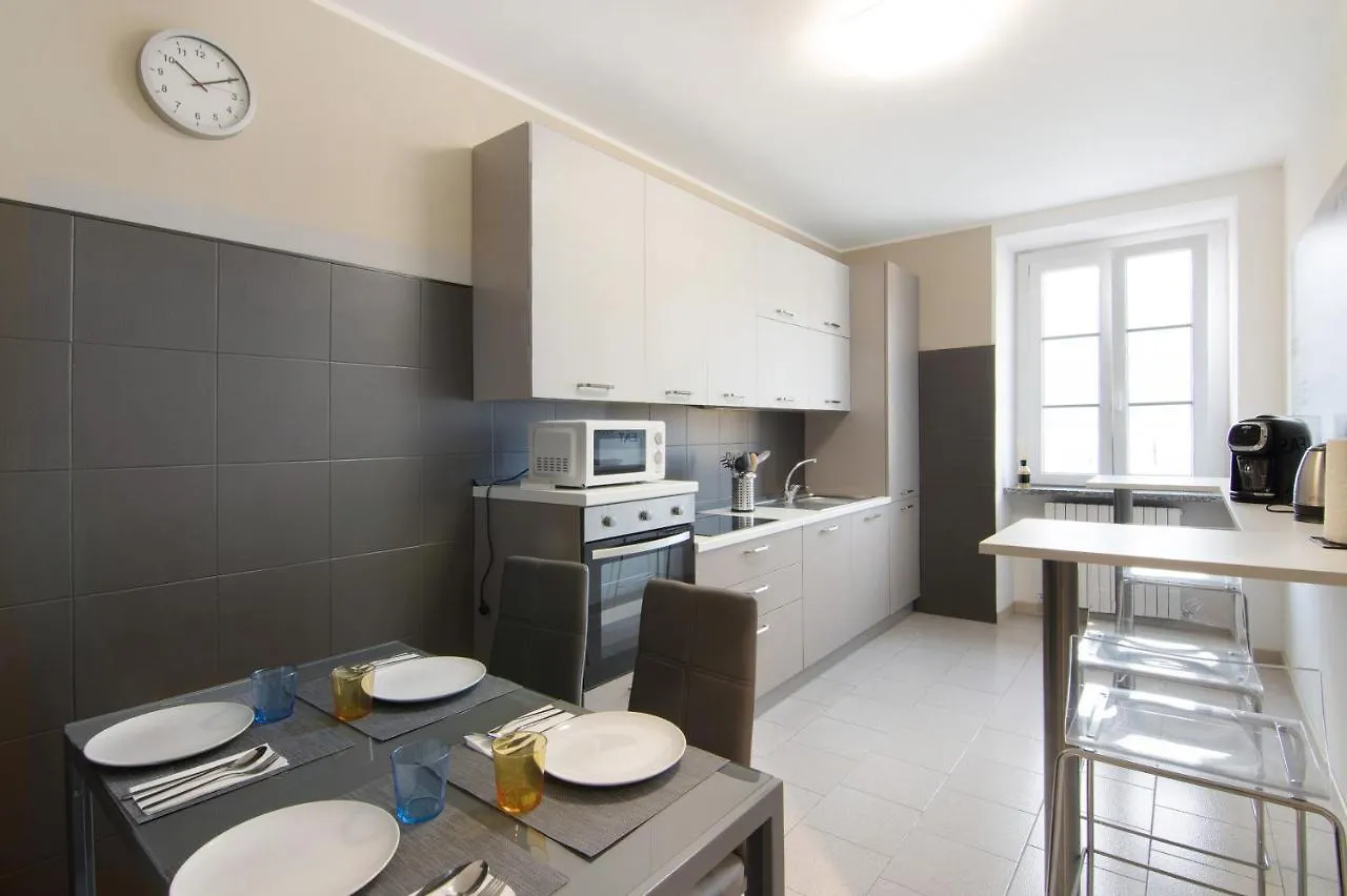 Colico Center Apartment 0*,
